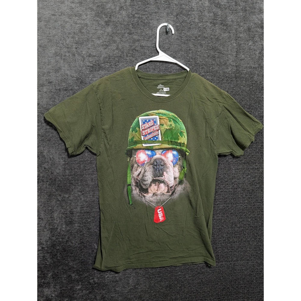 Celebrate Patriotic Mens Olive Green Bulldog Military Helmet USA T-Shirt M